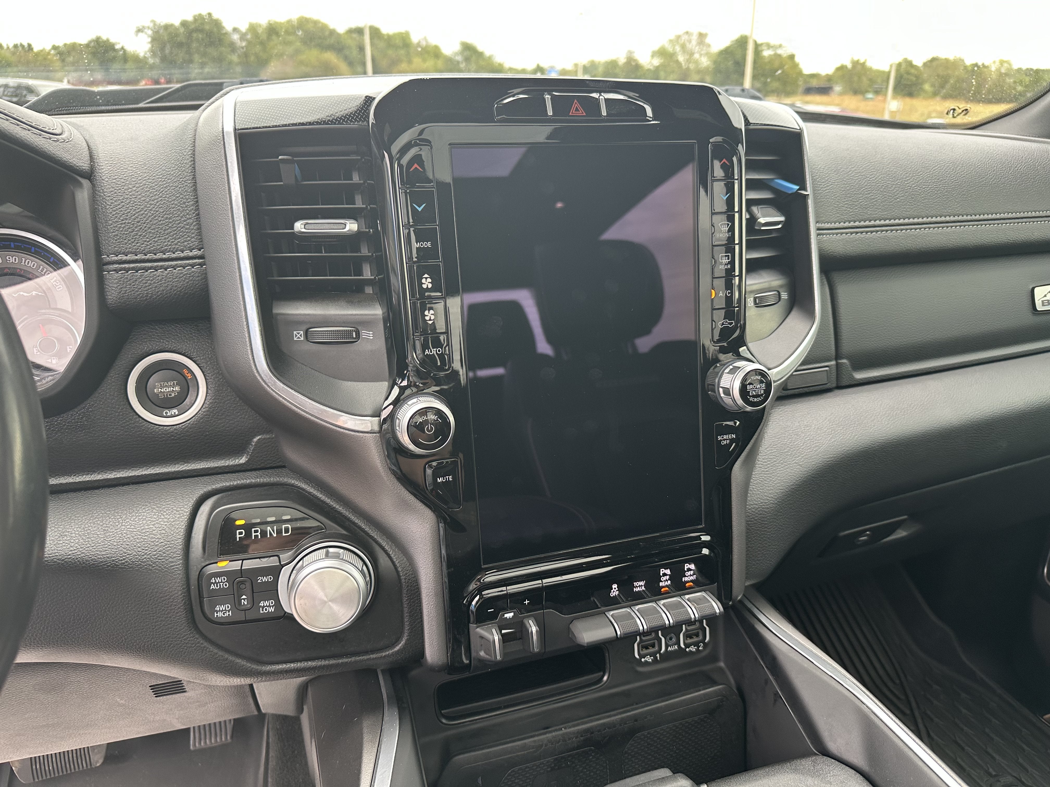 2022 RAM 1500 Laramie Crew Cab 4x4 5'7" Box