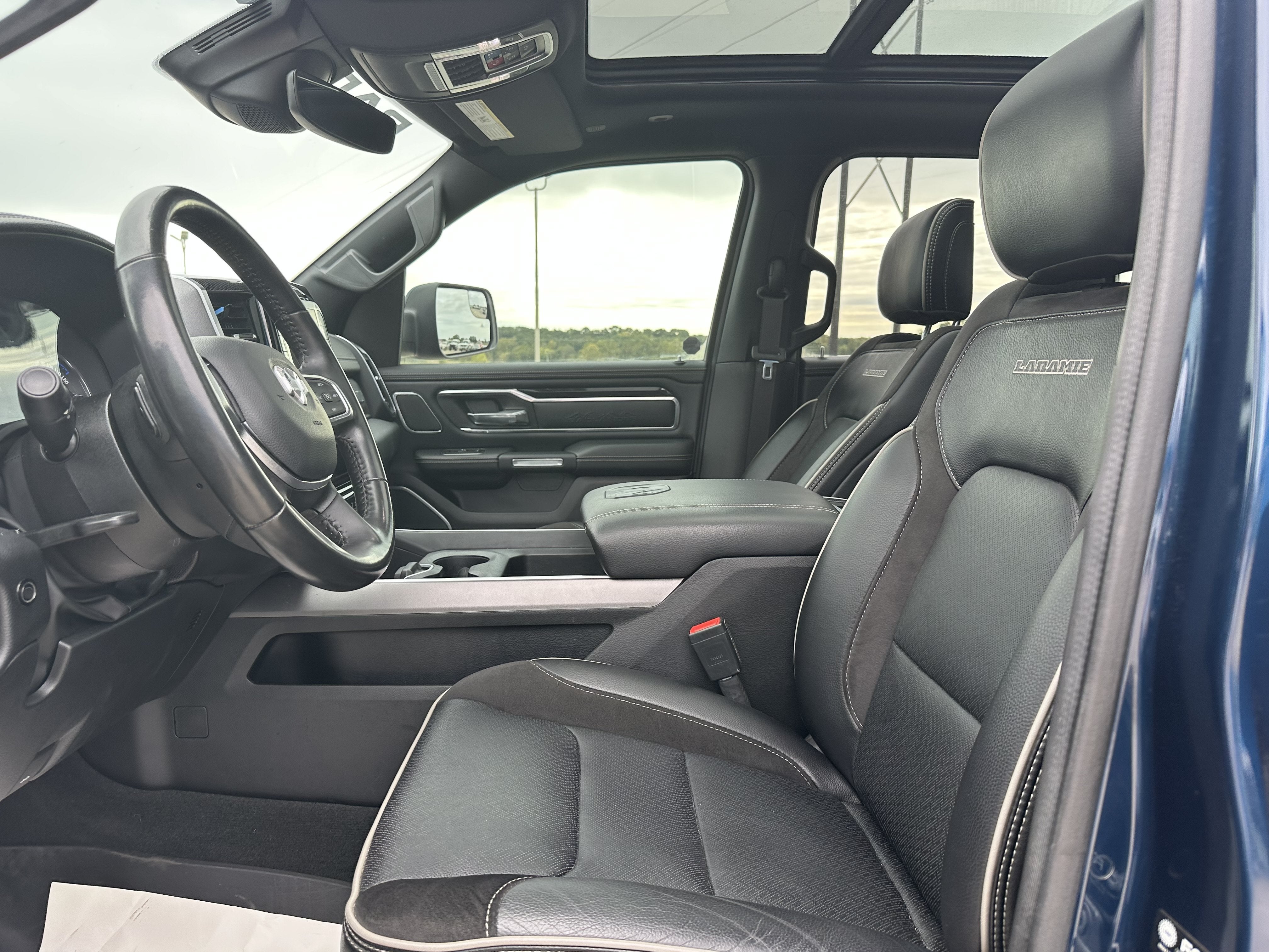 2022 RAM 1500 Laramie Crew Cab 4x4 5'7" Box