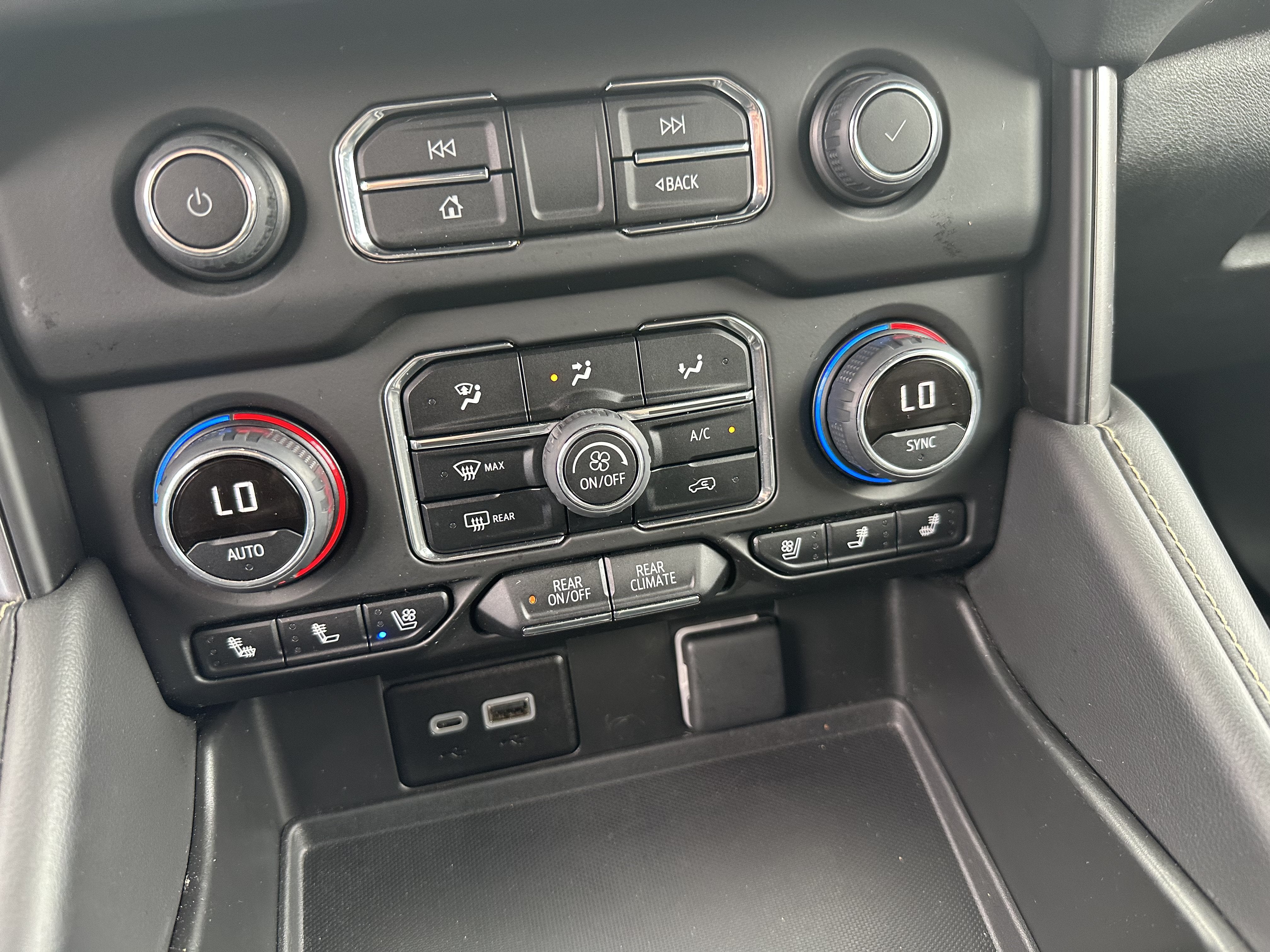 2024 Chevrolet Suburban Premier